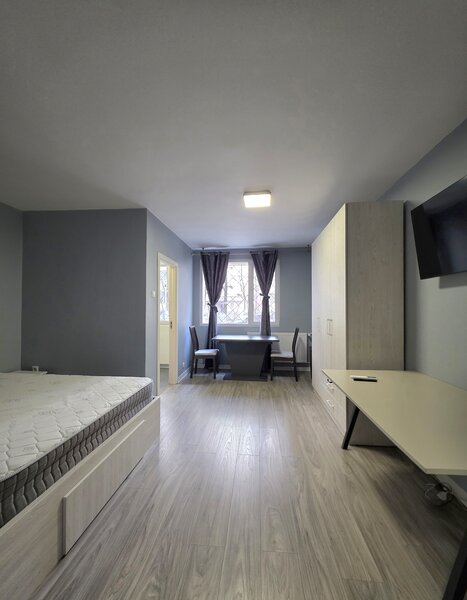 Liviu Rebreanu, 2 minute fata de metroul Titan