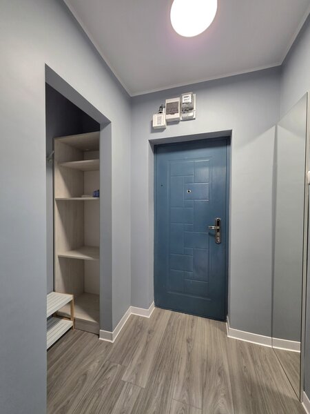 Liviu Rebreanu, 2 minute fata de metroul Titan