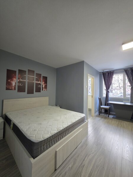 Liviu Rebreanu, 2 minute fata de metroul Titan