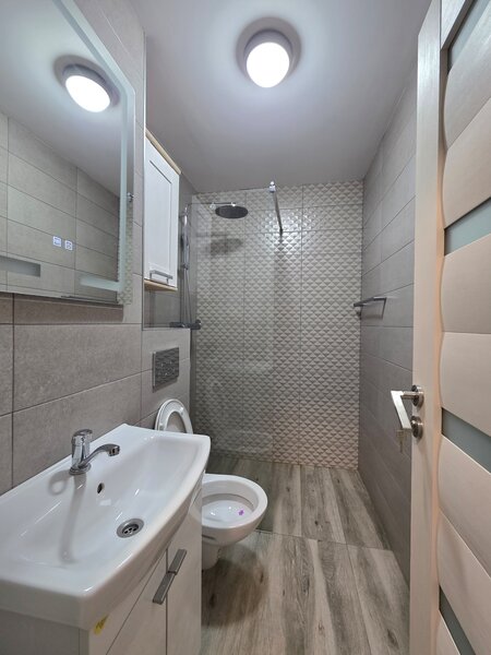 Liviu Rebreanu, 2 minute fata de metroul Titan